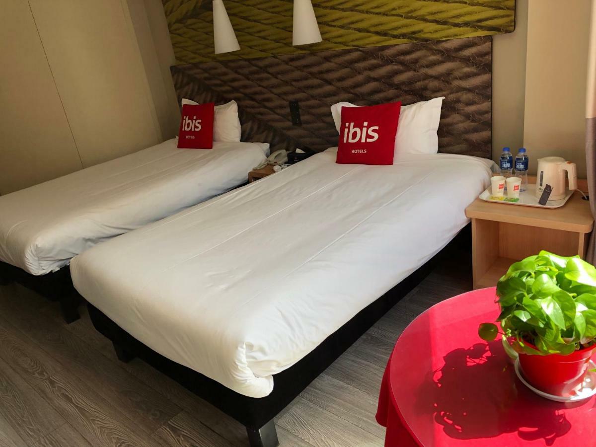 Ibis Lanzhou Train Station Hotel Bagian luar foto