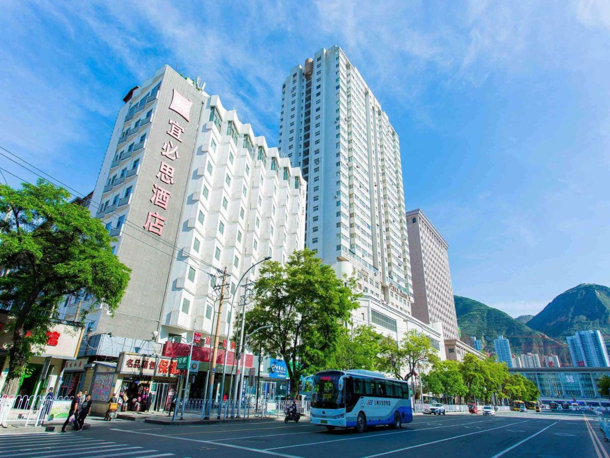 Ibis Lanzhou Train Station Hotel Bagian luar foto